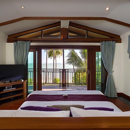 Hotel Barcelo Coconut Island, Phuket Esterno foto A bedroom at the resort