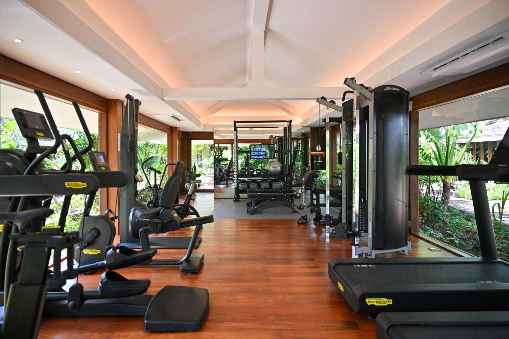 Hotel Barcelo Coconut Island, Phuket Esterno foto The gym at the hotel