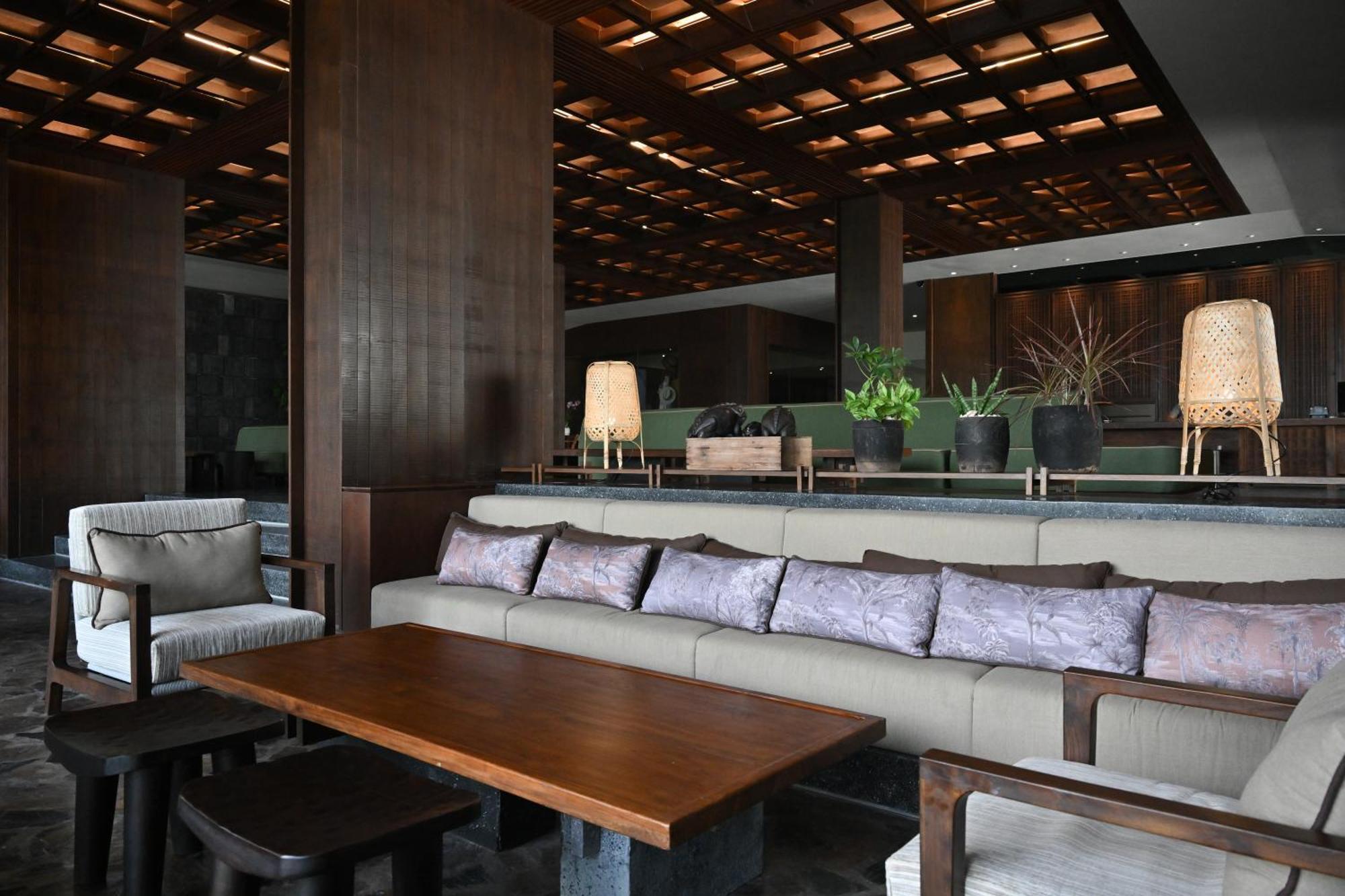 Hotel Barcelo Coconut Island, Phuket Esterno foto The lobby of the hotel