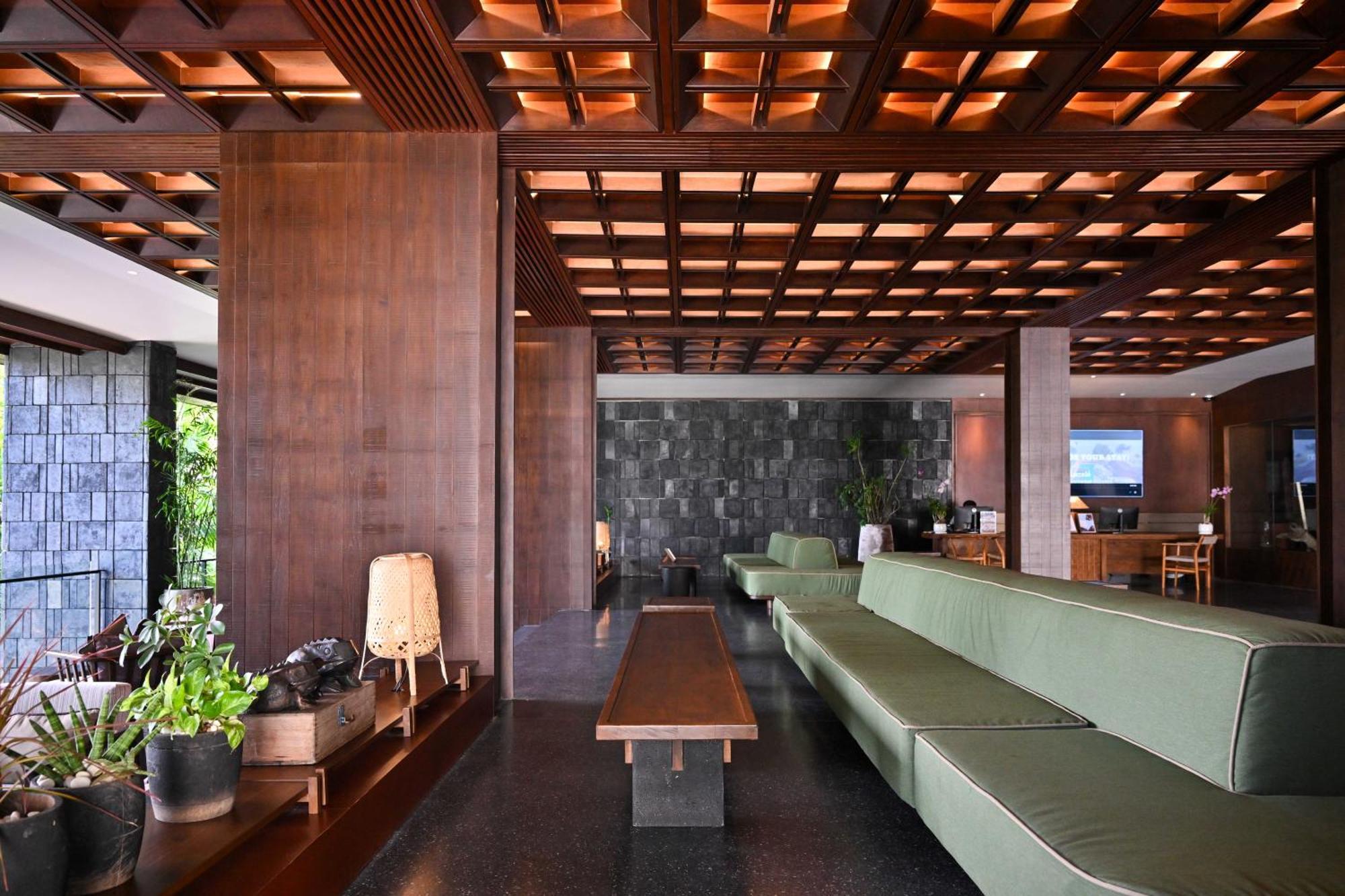 Hotel Barcelo Coconut Island, Phuket Esterno foto Interior of the lounge
