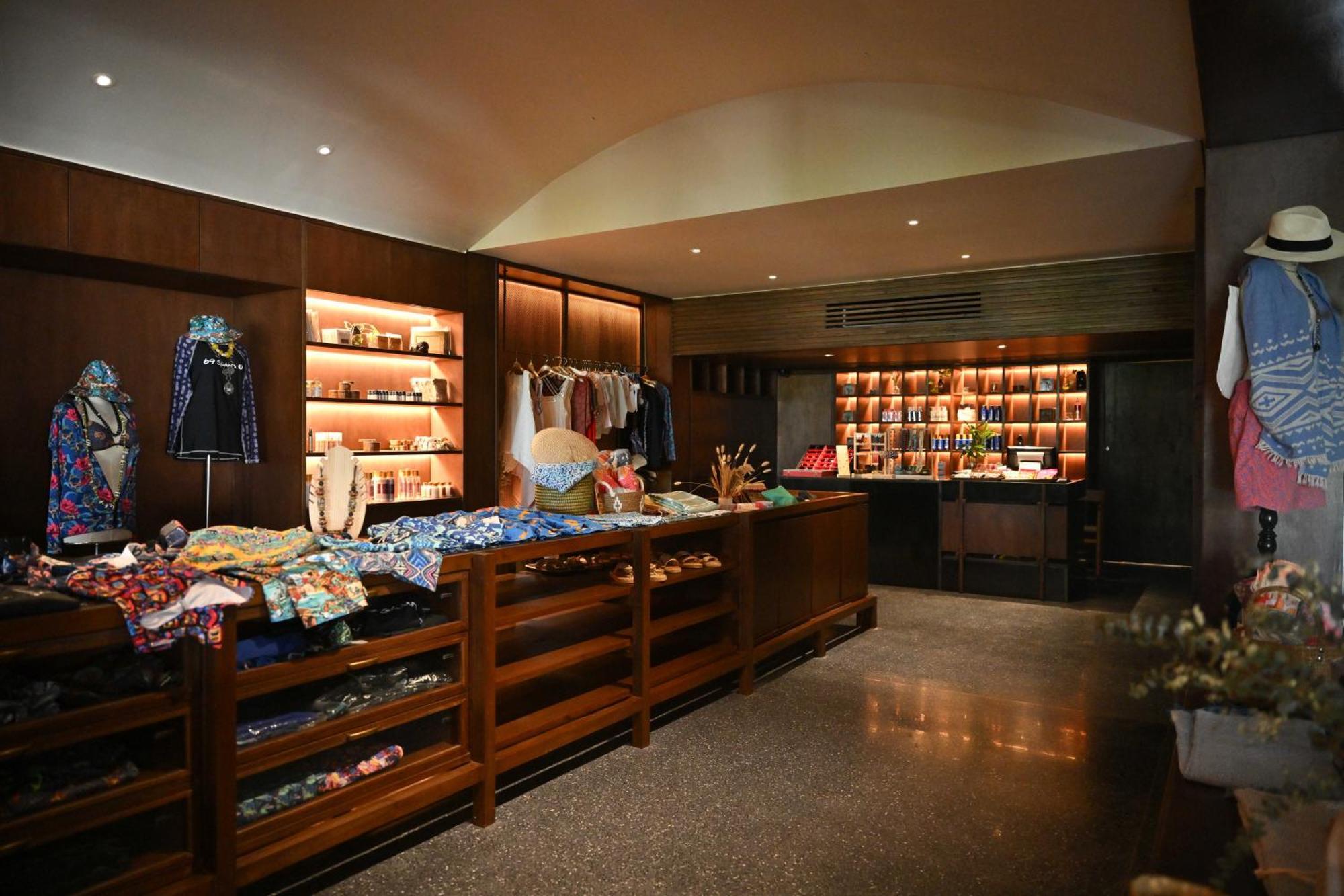 Hotel Barcelo Coconut Island, Phuket Esterno foto The shop