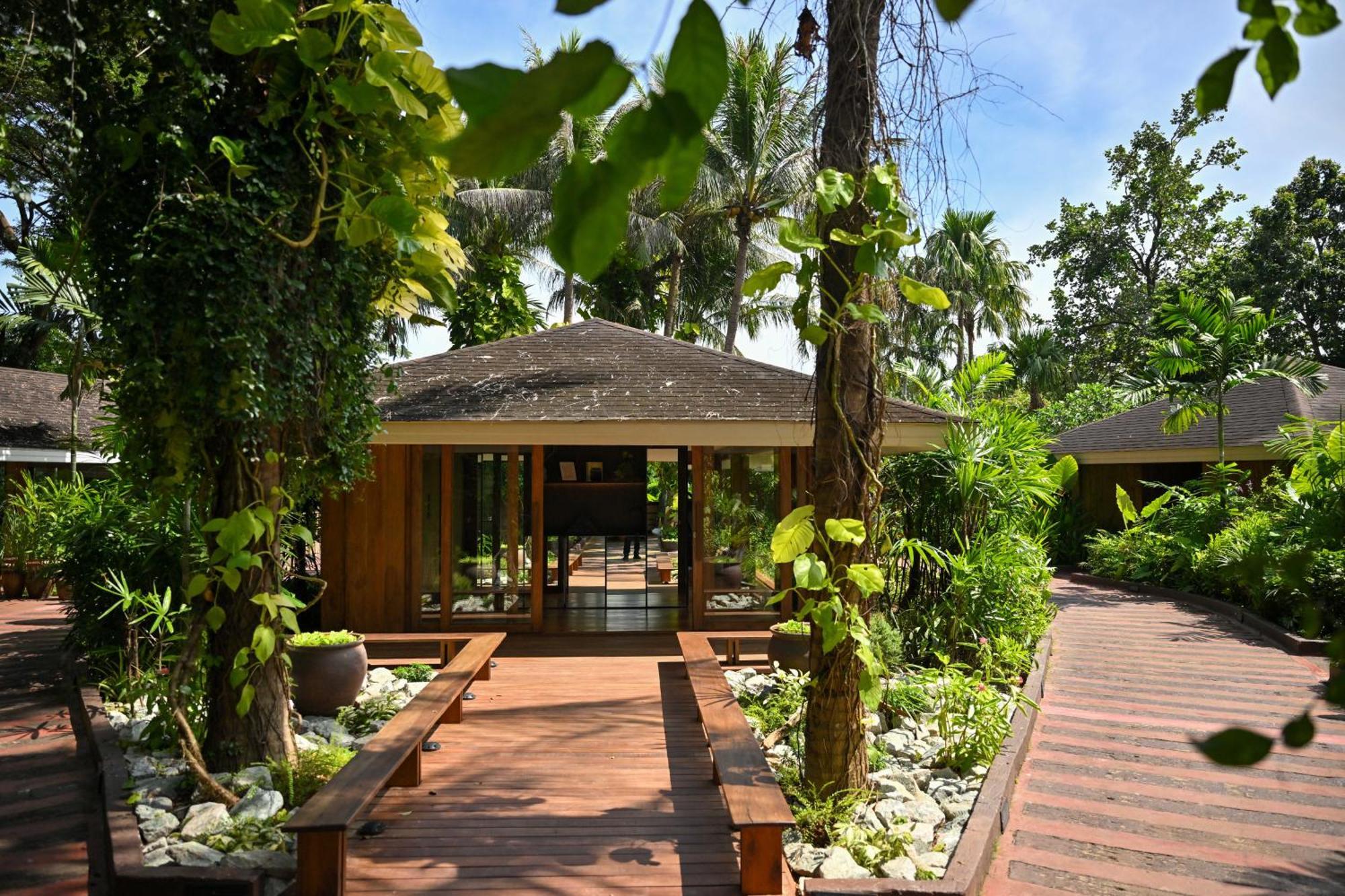 Hotel Barcelo Coconut Island, Phuket Esterno foto The spa at the resort