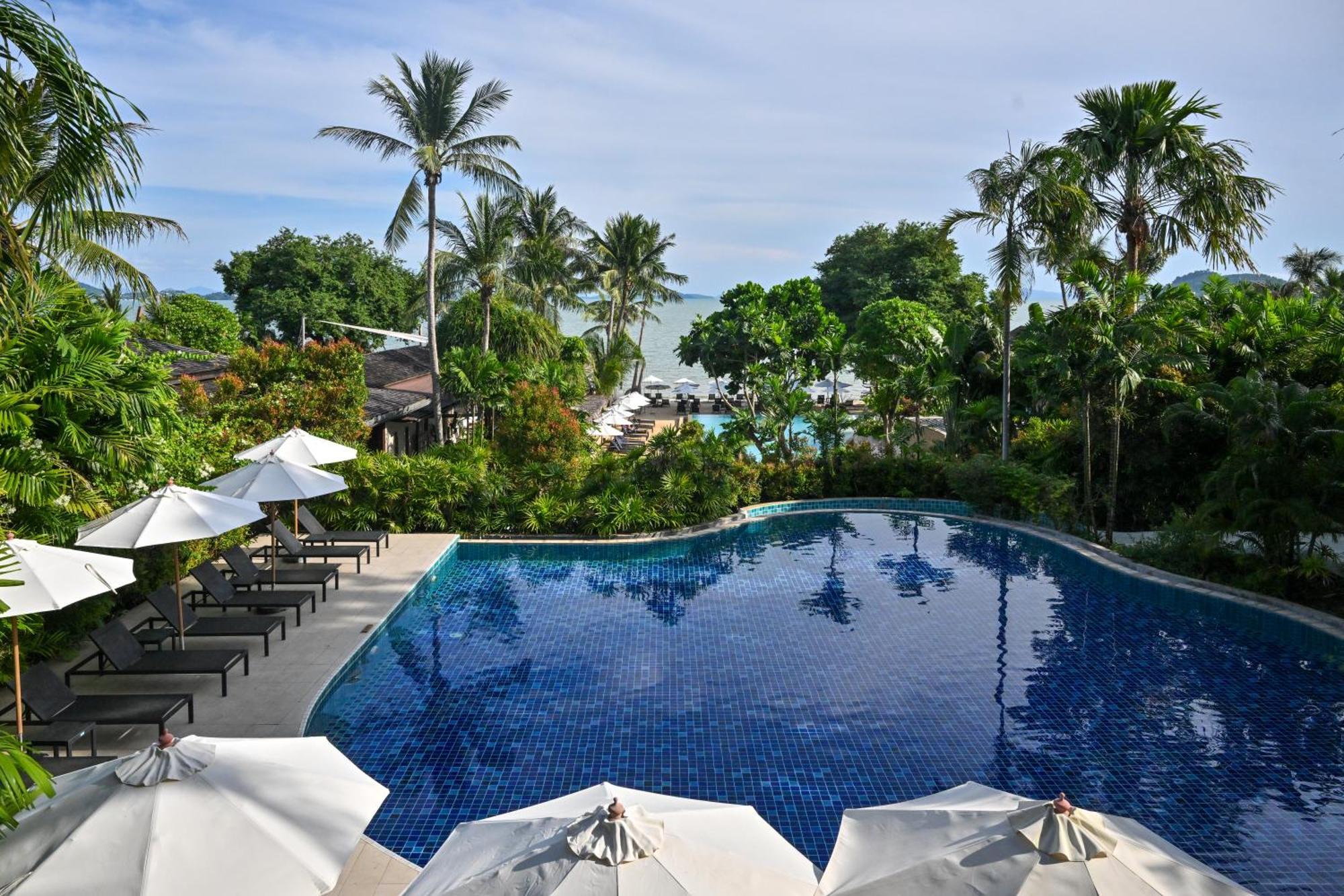 Hotel Barcelo Coconut Island, Phuket Esterno foto The swimming pool at the resort