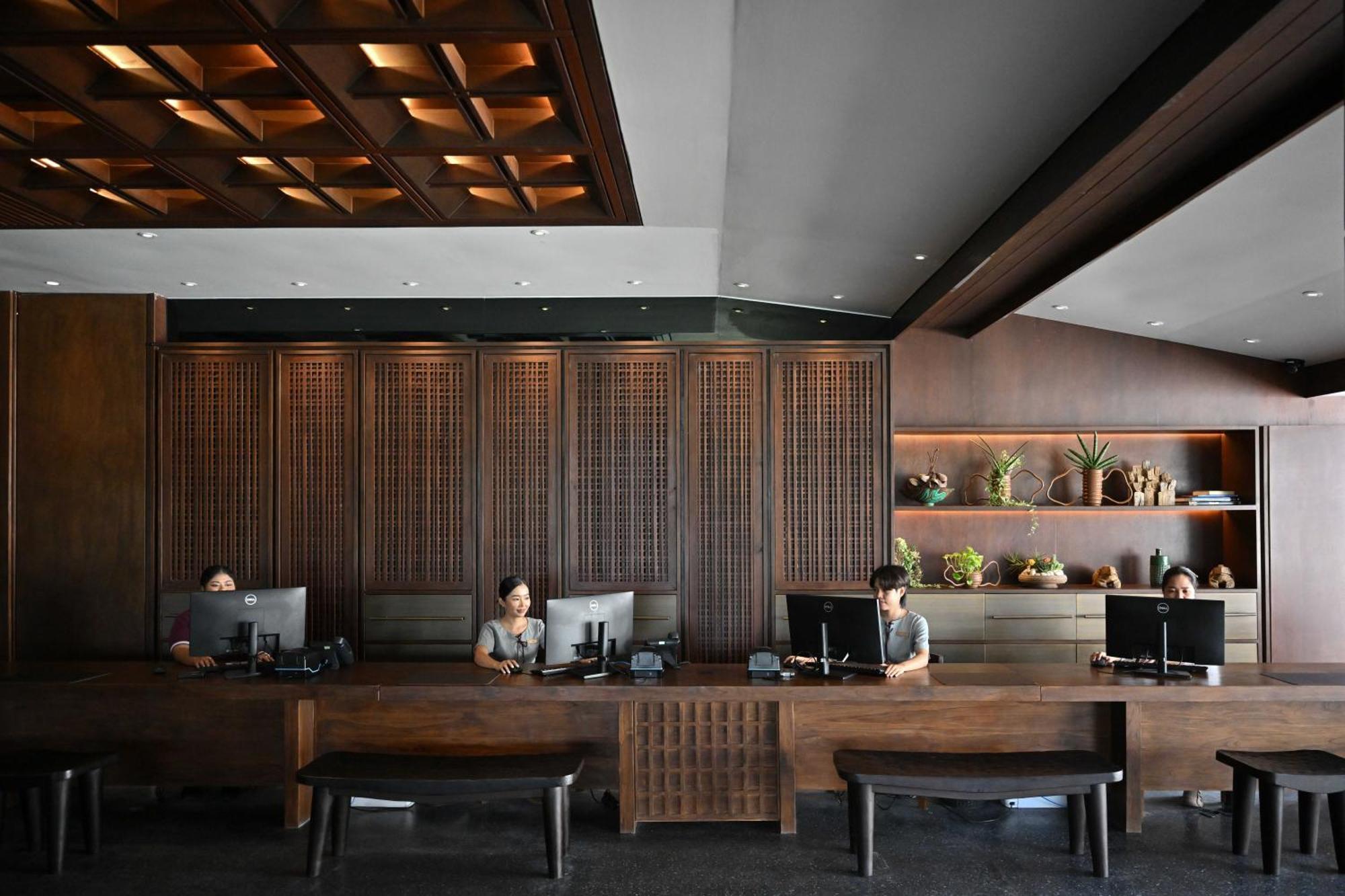 Hotel Barcelo Coconut Island, Phuket Esterno foto Reception desk at the hotel