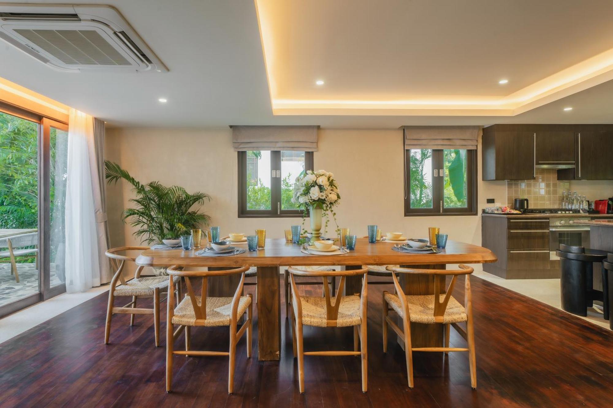 Hotel Barcelo Coconut Island, Phuket Esterno foto A dining room in a house