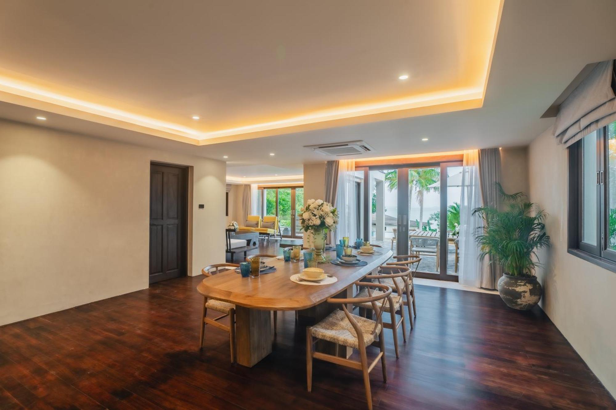 Hotel Barcelo Coconut Island, Phuket Esterno foto A dining room in a house