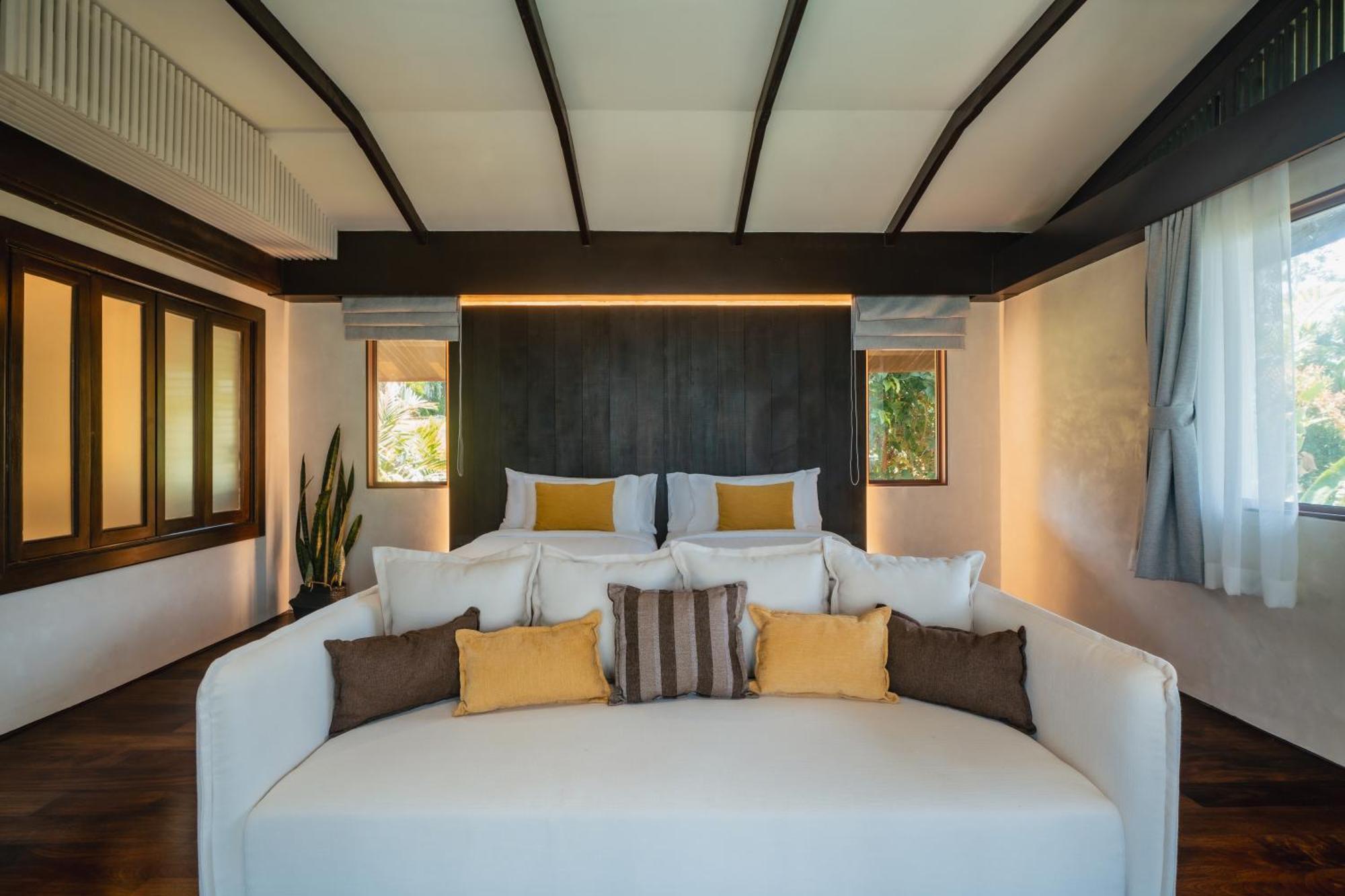 Hotel Barcelo Coconut Island, Phuket Esterno foto A bedroom at the resort