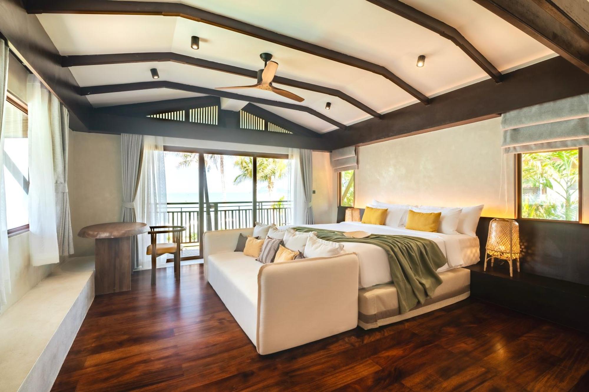 Hotel Barcelo Coconut Island, Phuket Esterno foto A bedroom at the resort