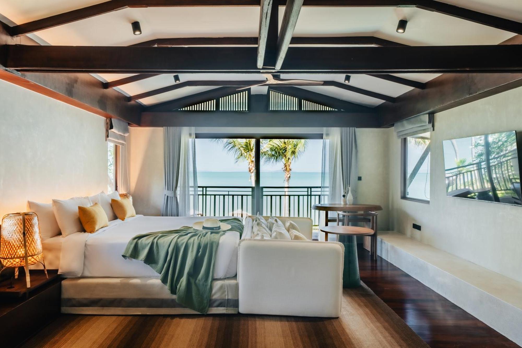 Hotel Barcelo Coconut Island, Phuket Esterno foto A bedroom at the resort