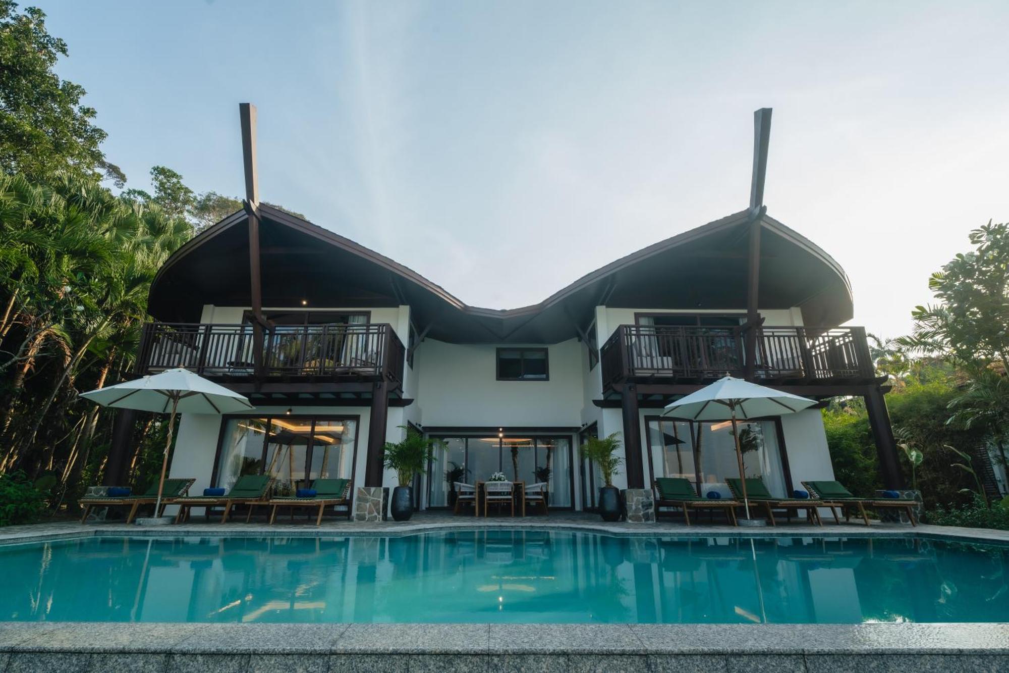 Hotel Barcelo Coconut Island, Phuket Esterno foto Villa at the resort