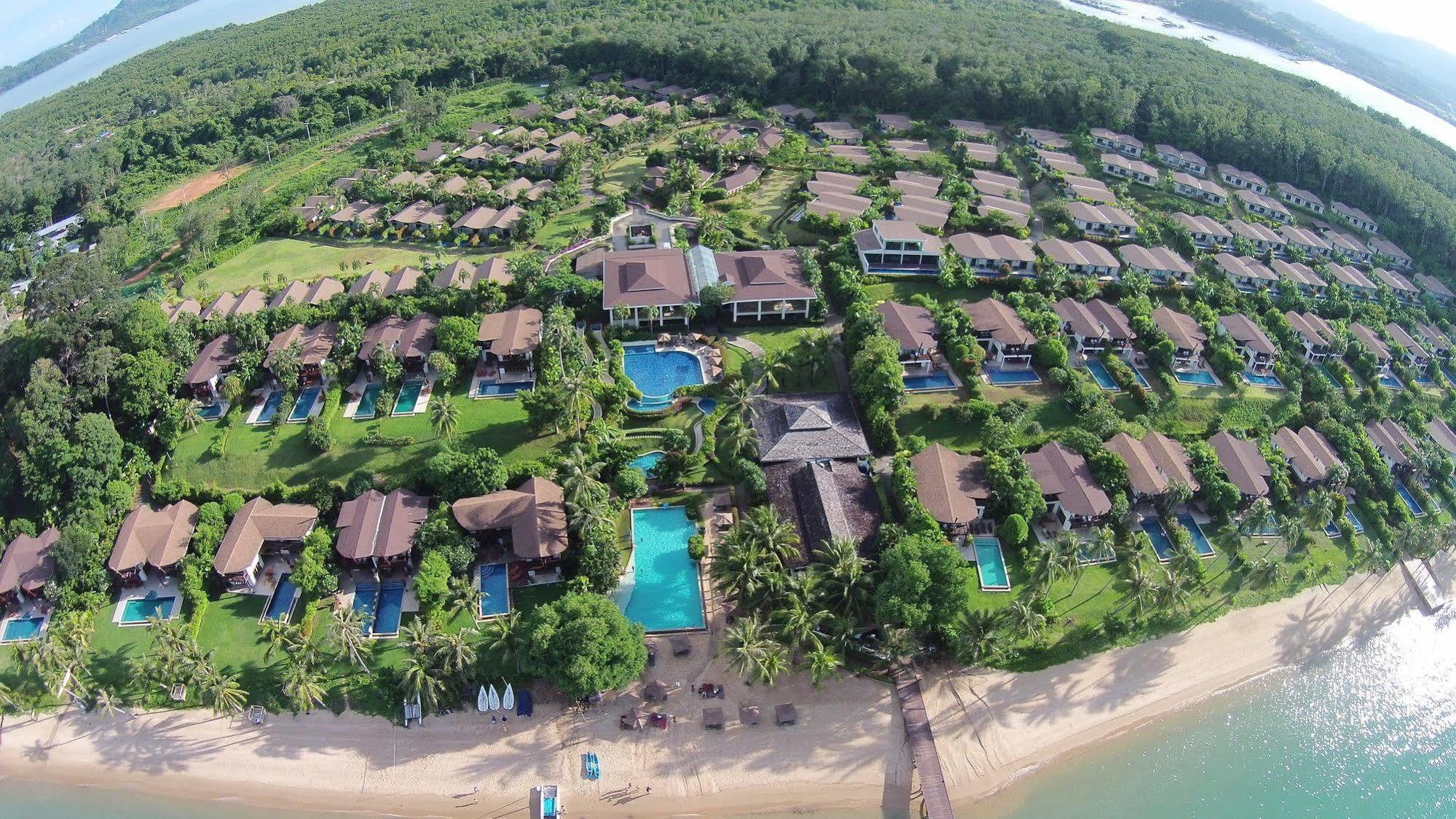 Hotel Barcelo Coconut Island, Phuket Esterno foto Aerial view of the resort